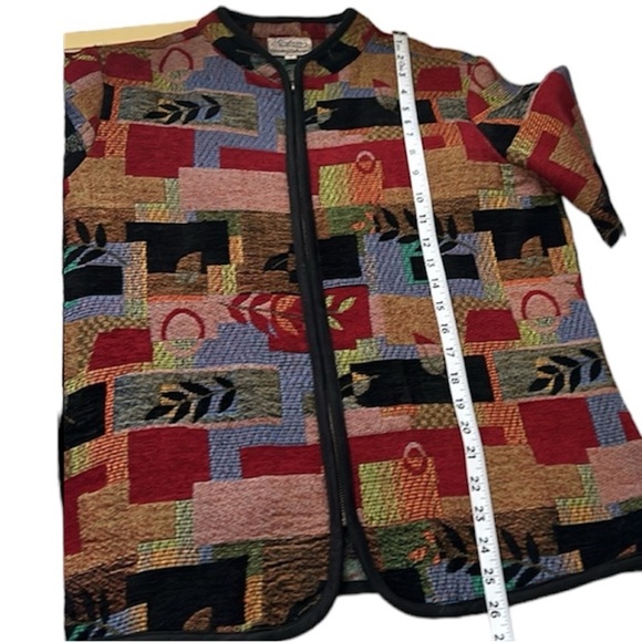 Size 12, Tradition Country Collection, zipperup coat/sweater, multicolour floral - Picture 9 of 13